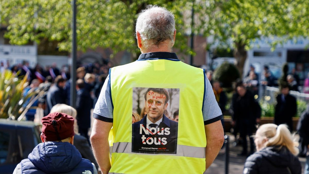 Macron pořád lže, Le Penová lidi rozděluje, zní z Francie
